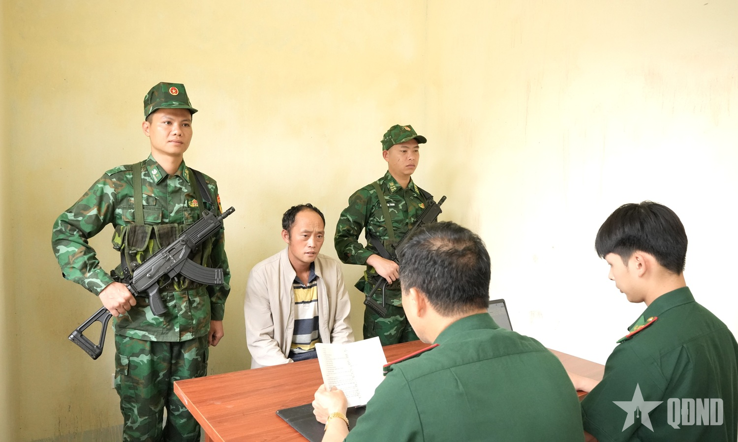 Đồn Biên phòng Cửa khẩu Săm Pun khởi tố vụ án tổ chức cho người khác xuất cảnh trái phép